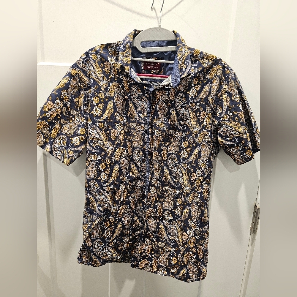 Consequence Paisley Floral Button Down Shirt Men’s Medium – Navy & Yellow